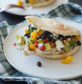 Flammegrillet kylling i pita