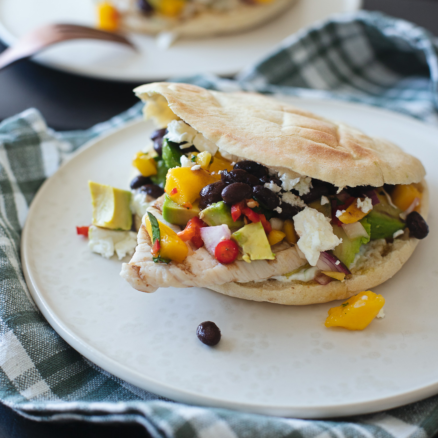 flammegrillet filetburger i pita