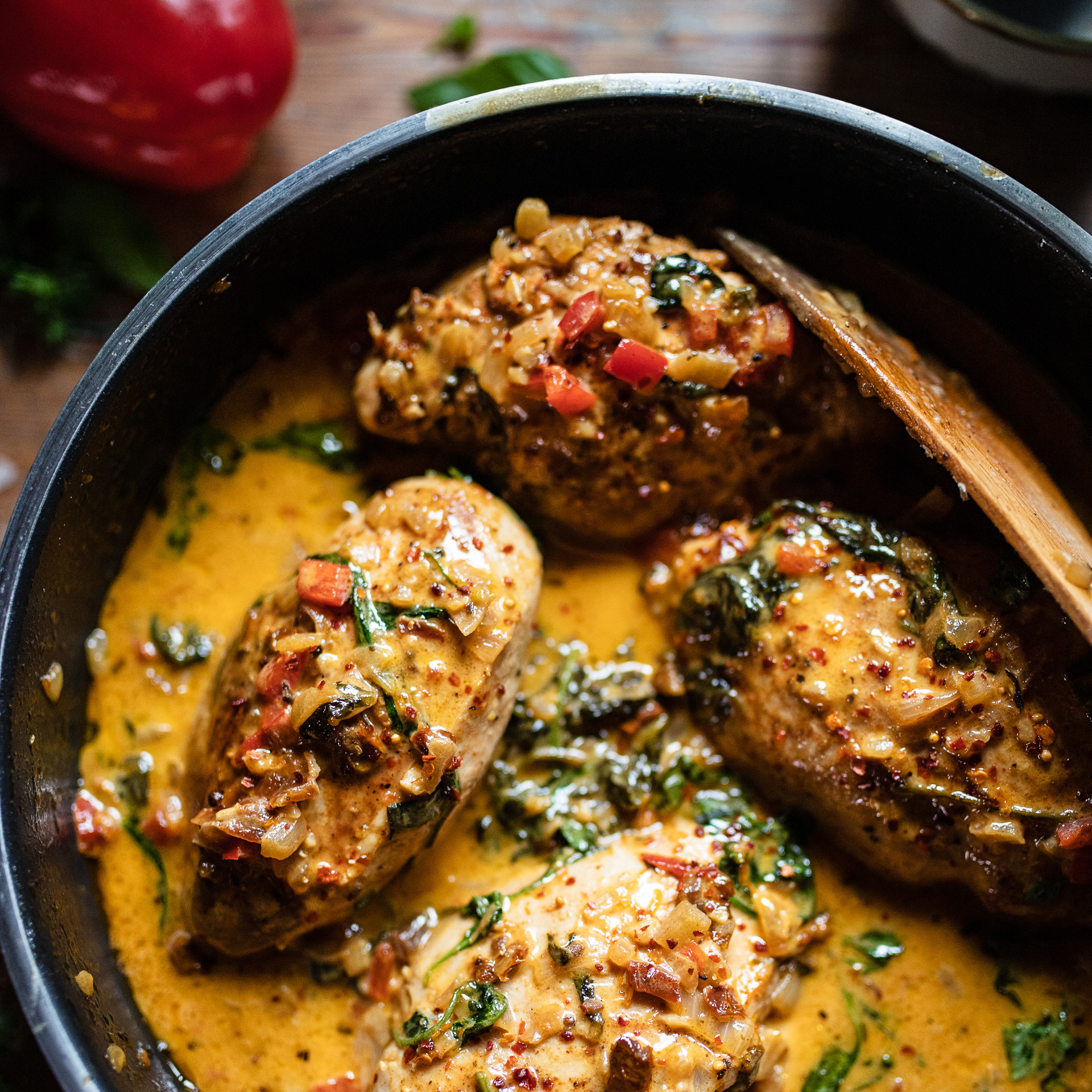 Kremet kyllingpanne med spinat og paprika