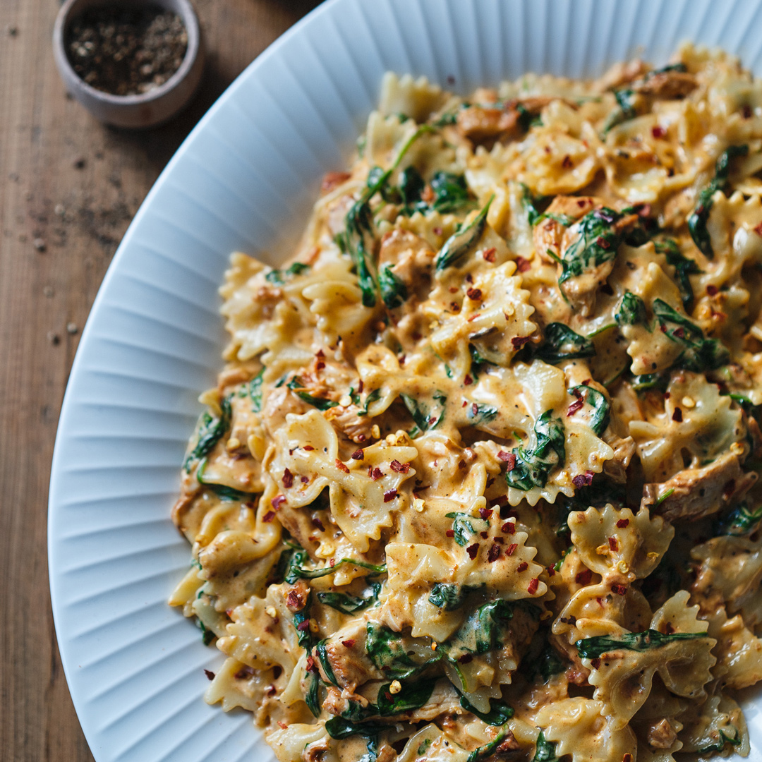 Kremet pasta med kylling og spinat