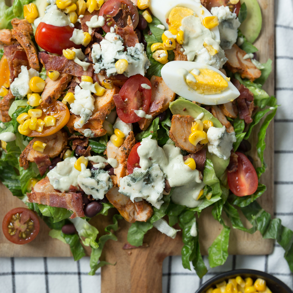 Cobb salat med bbq kylling