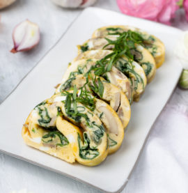 Omelettrullade med sopp og spinat