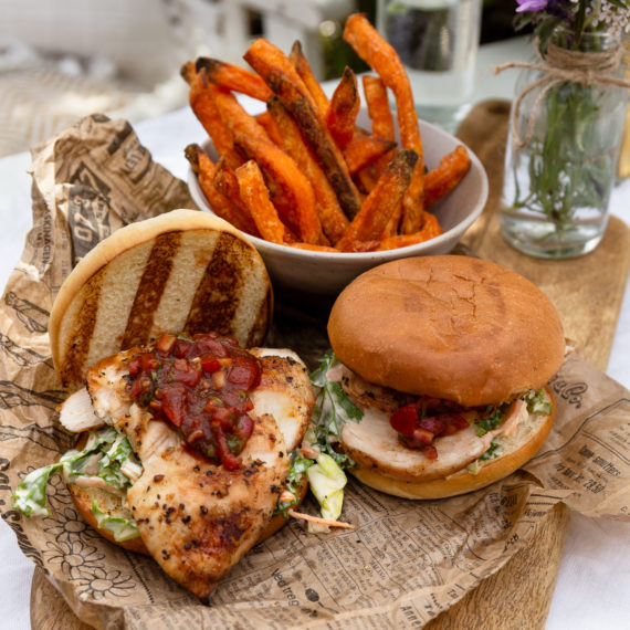 Kyllingburger med tomatsalsa
